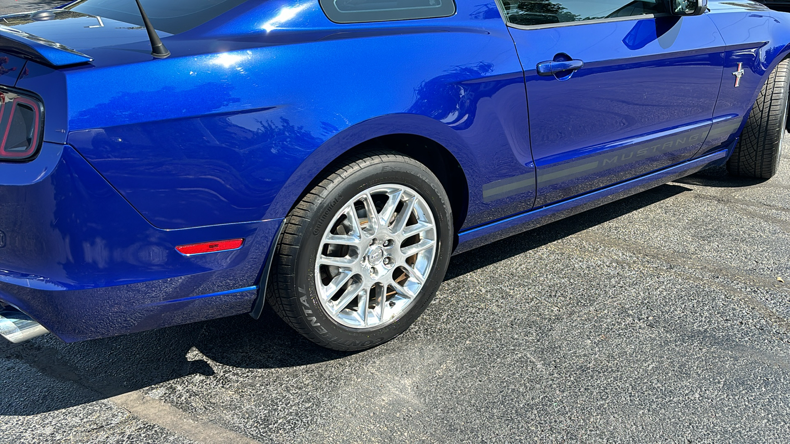 2013 Ford Mustang V6 Premium 8