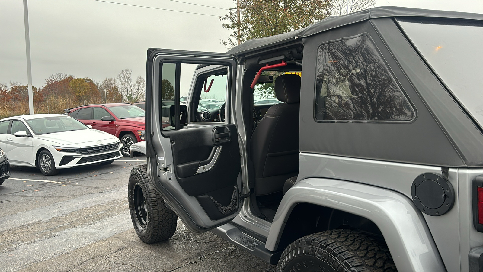 2017 Jeep Wrangler Unlimited Sahara 28