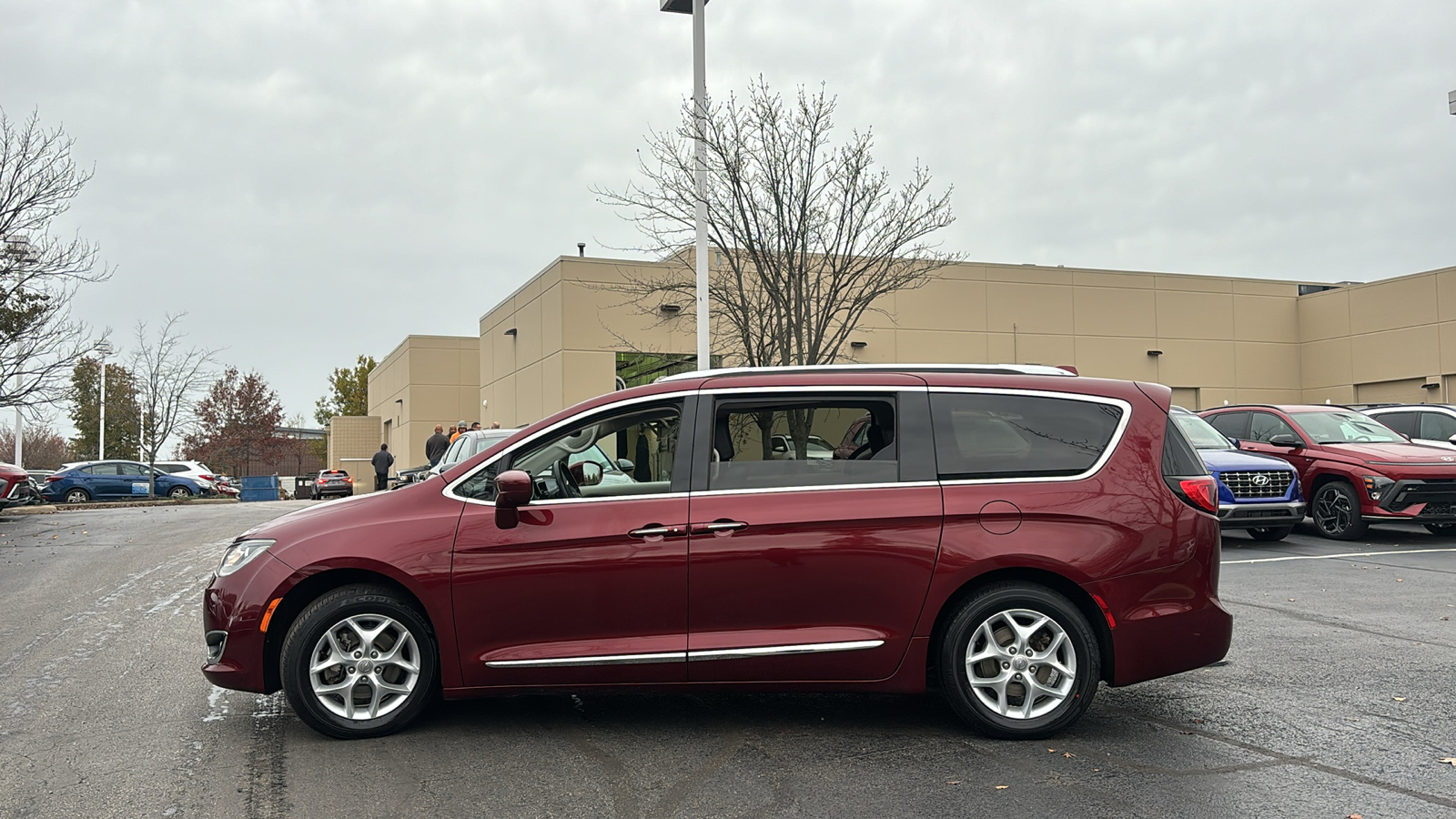 2017 Chrysler Pacifica Touring L Plus 4