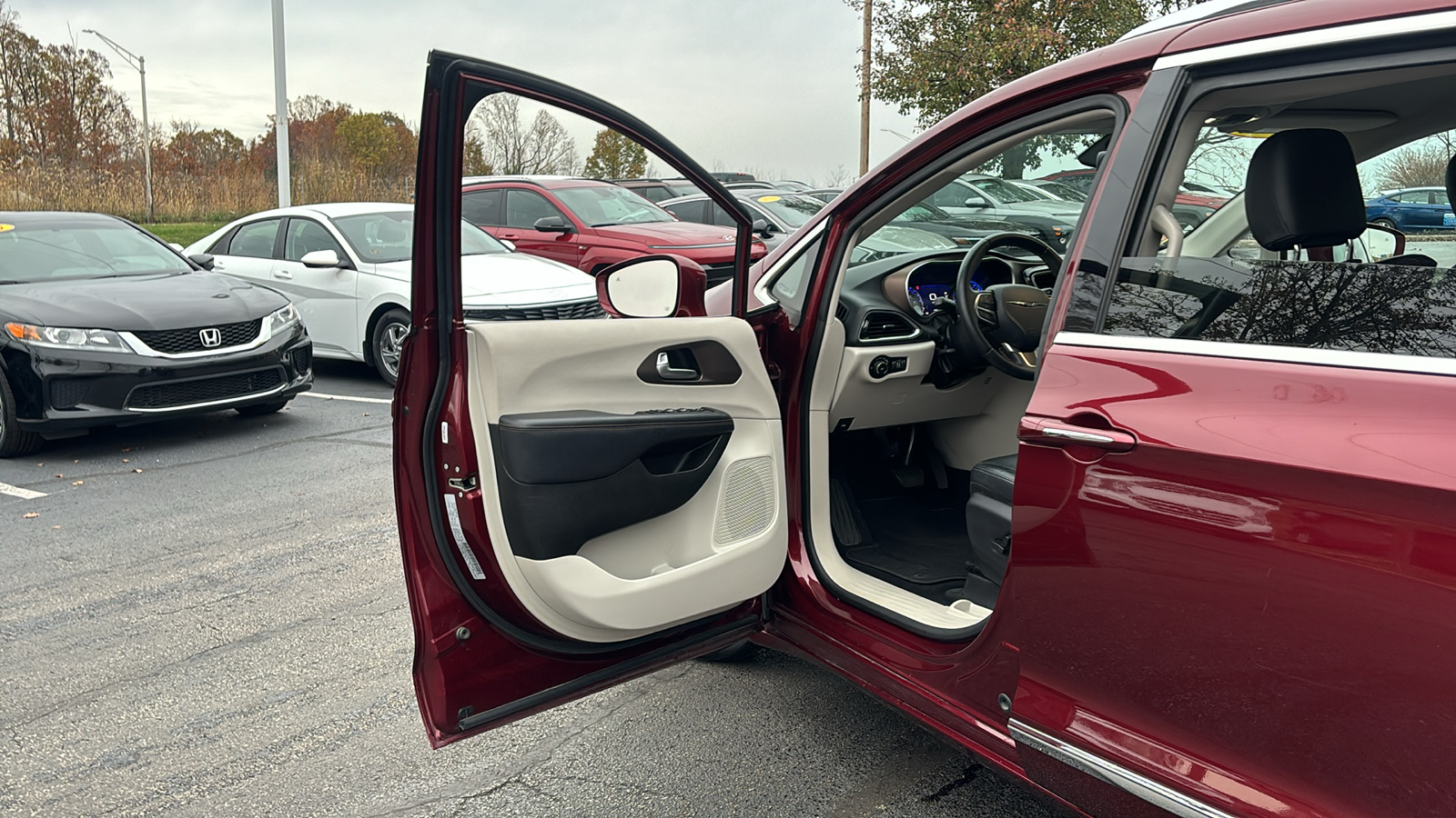 2017 Chrysler Pacifica Touring L Plus 11