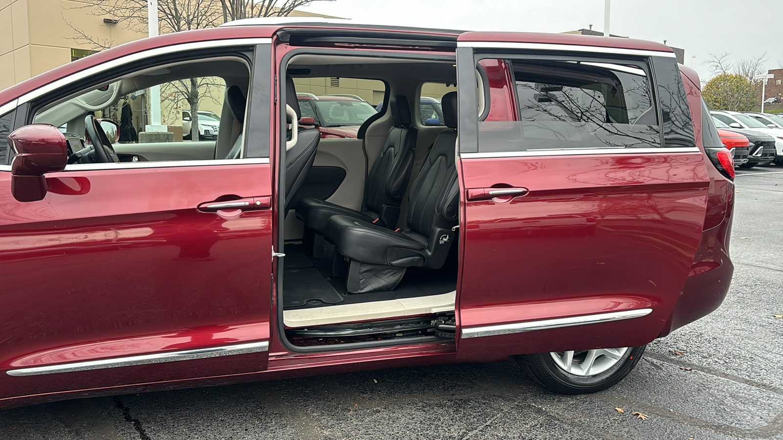 2017 Chrysler Pacifica Touring L Plus 28