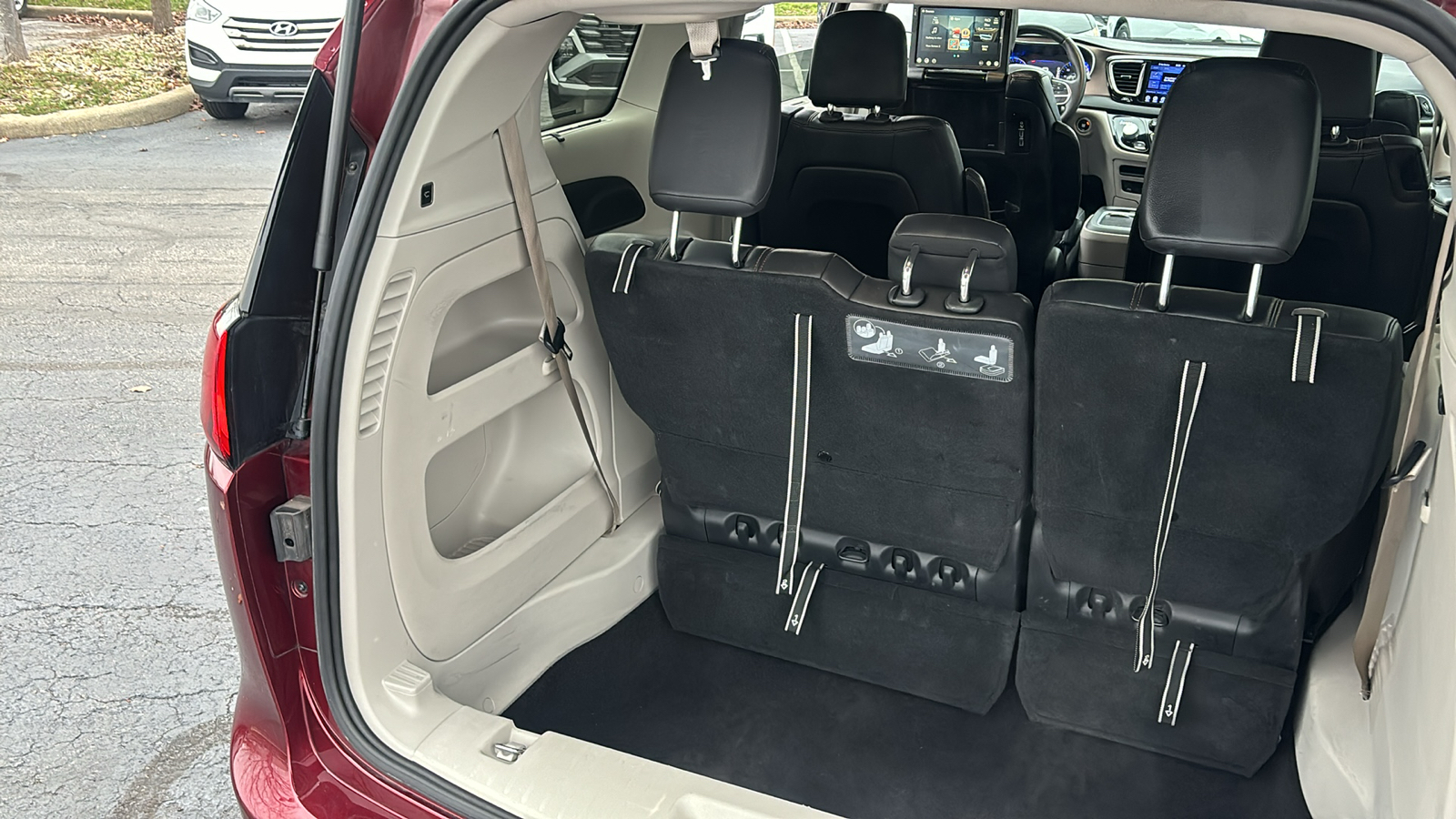 2017 Chrysler Pacifica Touring L Plus 37