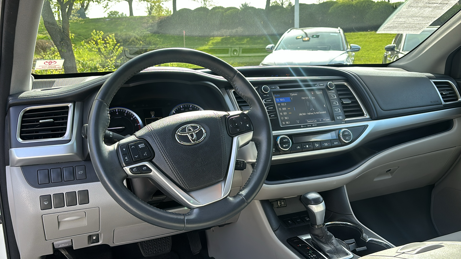 2016 Toyota Highlander XLE V6 16