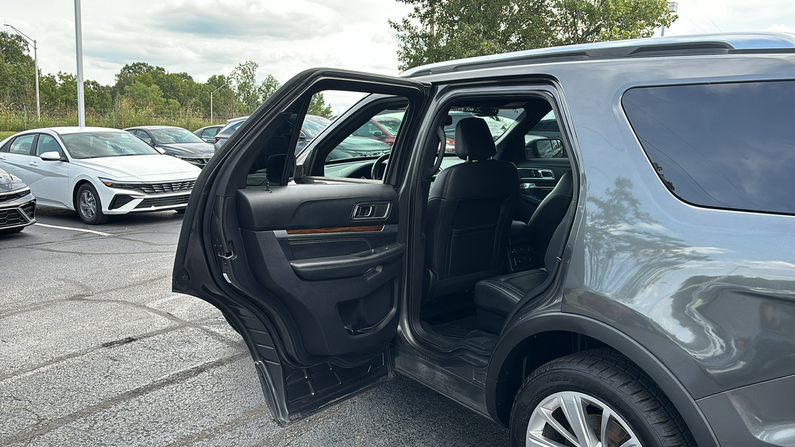 2019 Ford Explorer Limited 32