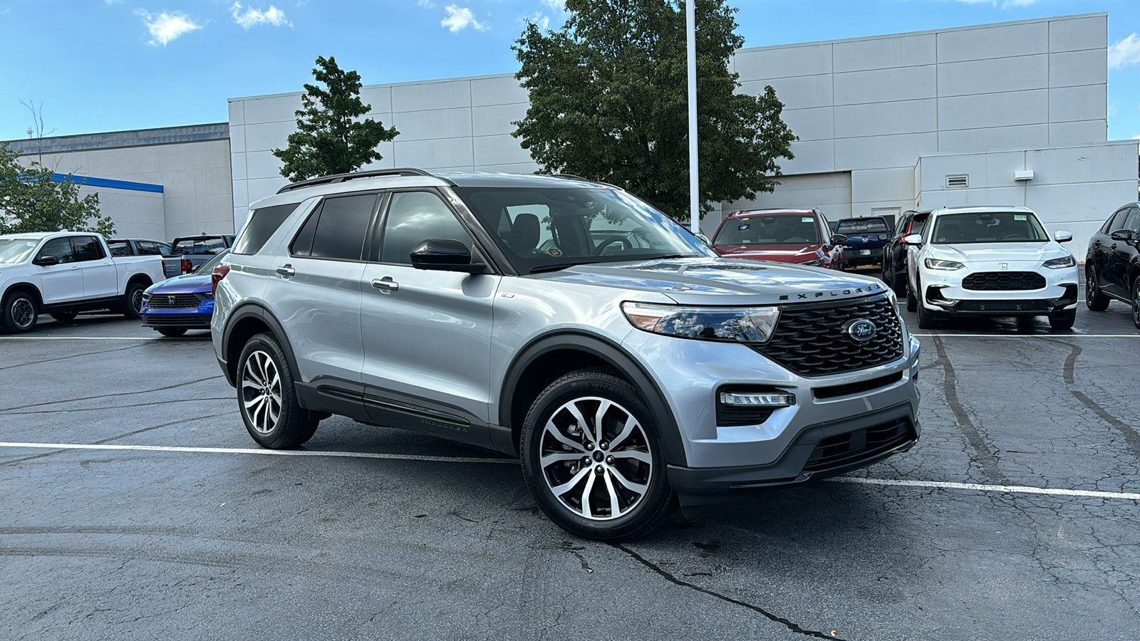 2023 Ford Explorer ST-Line 1