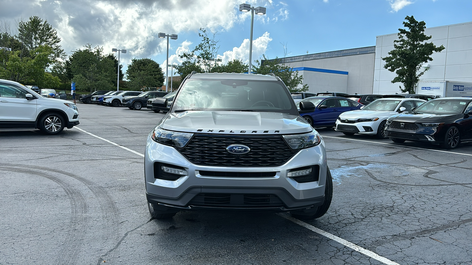 2023 Ford Explorer ST-Line 2