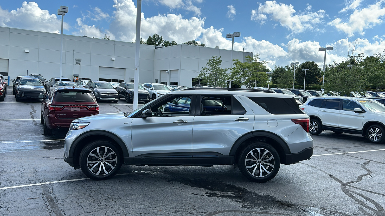 2023 Ford Explorer ST-Line 4