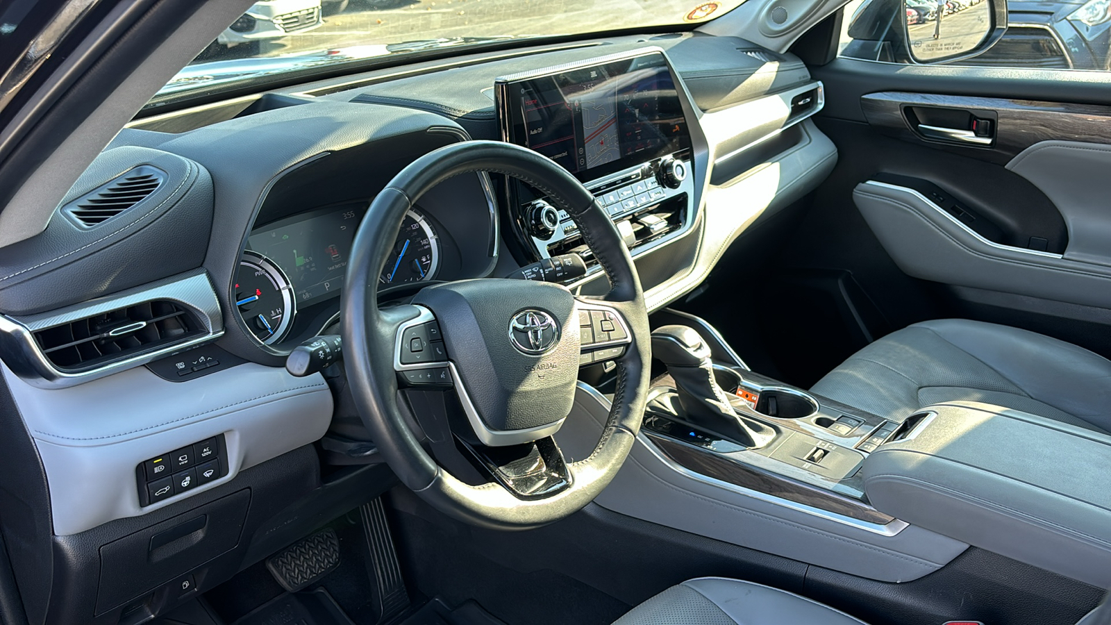 2022 Toyota Highlander Hybrid Platinum 24