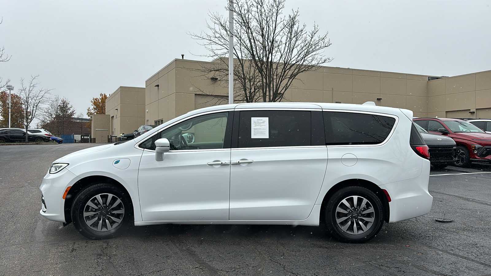 2022 Chrysler Pacifica Hybrid Touring L 4