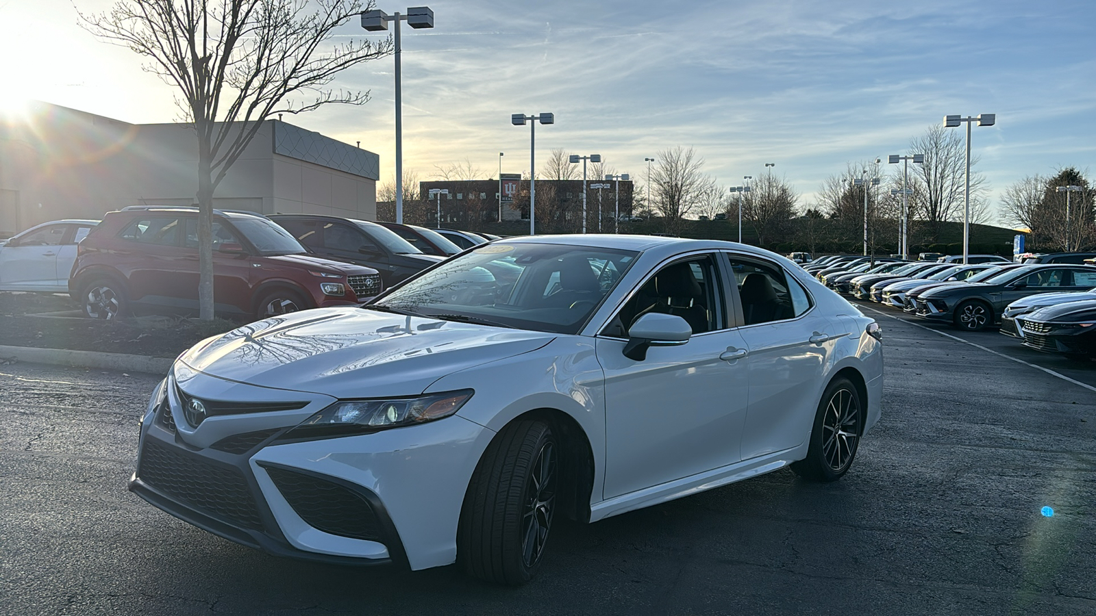 2023 Toyota Camry SE 3