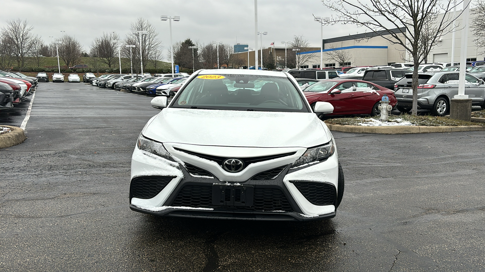 2023 Toyota Camry SE 2