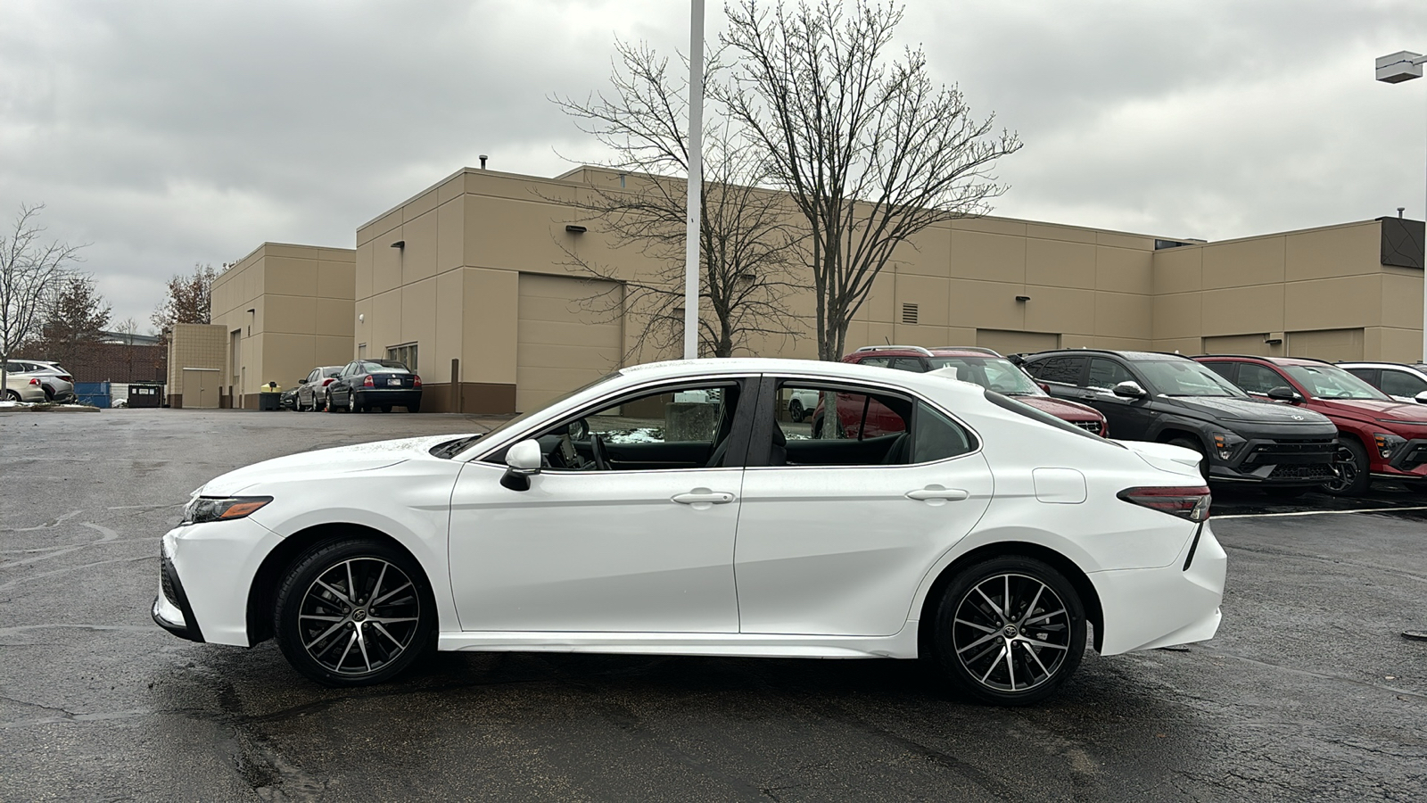 2023 Toyota Camry SE 4