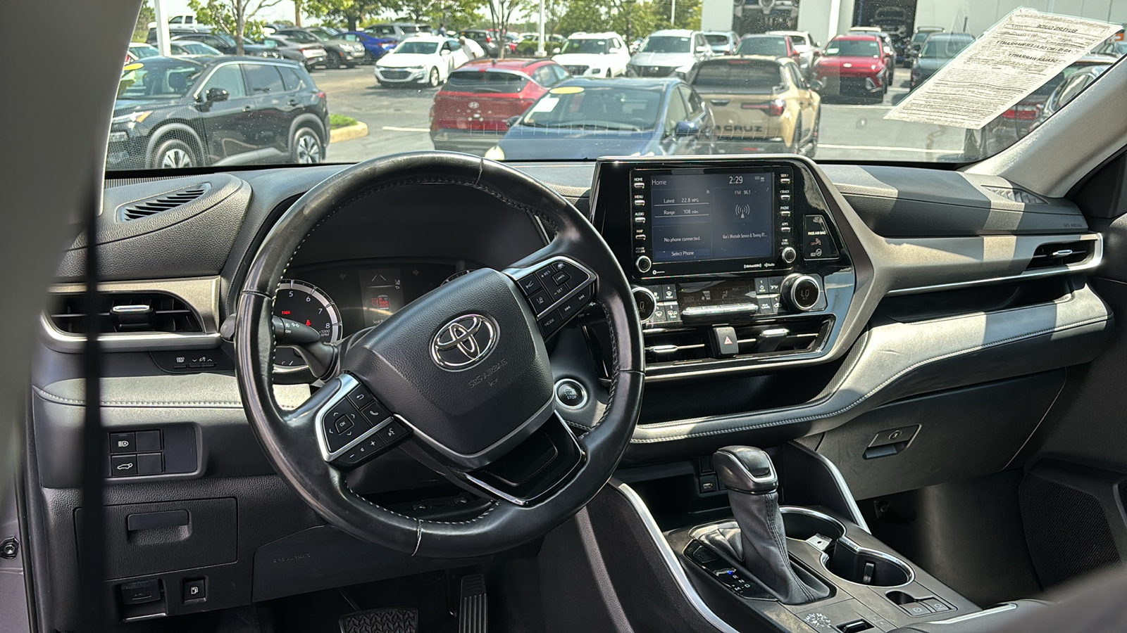 2021 Toyota Highlander LE 16