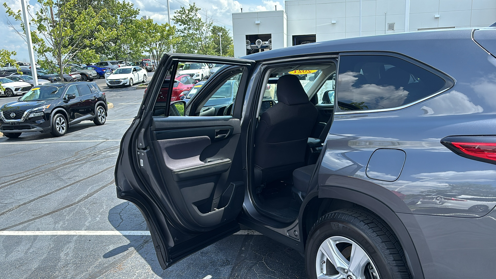 2021 Toyota Highlander LE 33