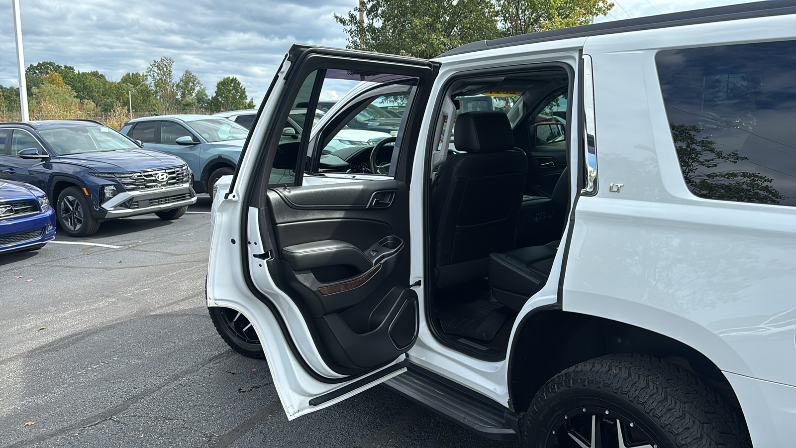 2017 Chevrolet Tahoe LT 32