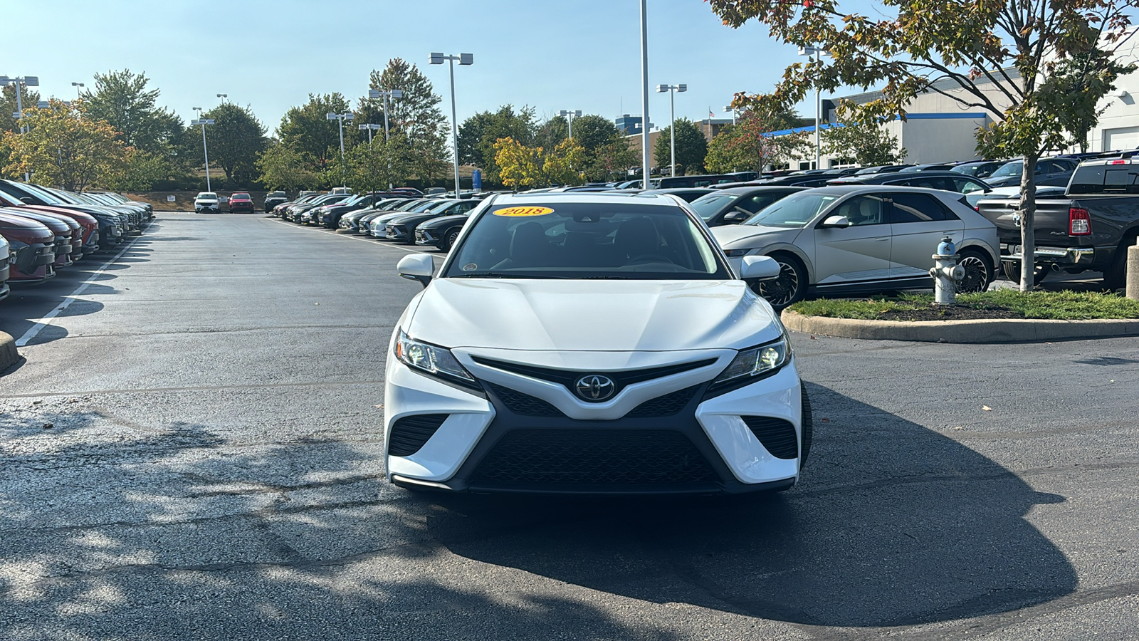 2018 Toyota Camry SE 2