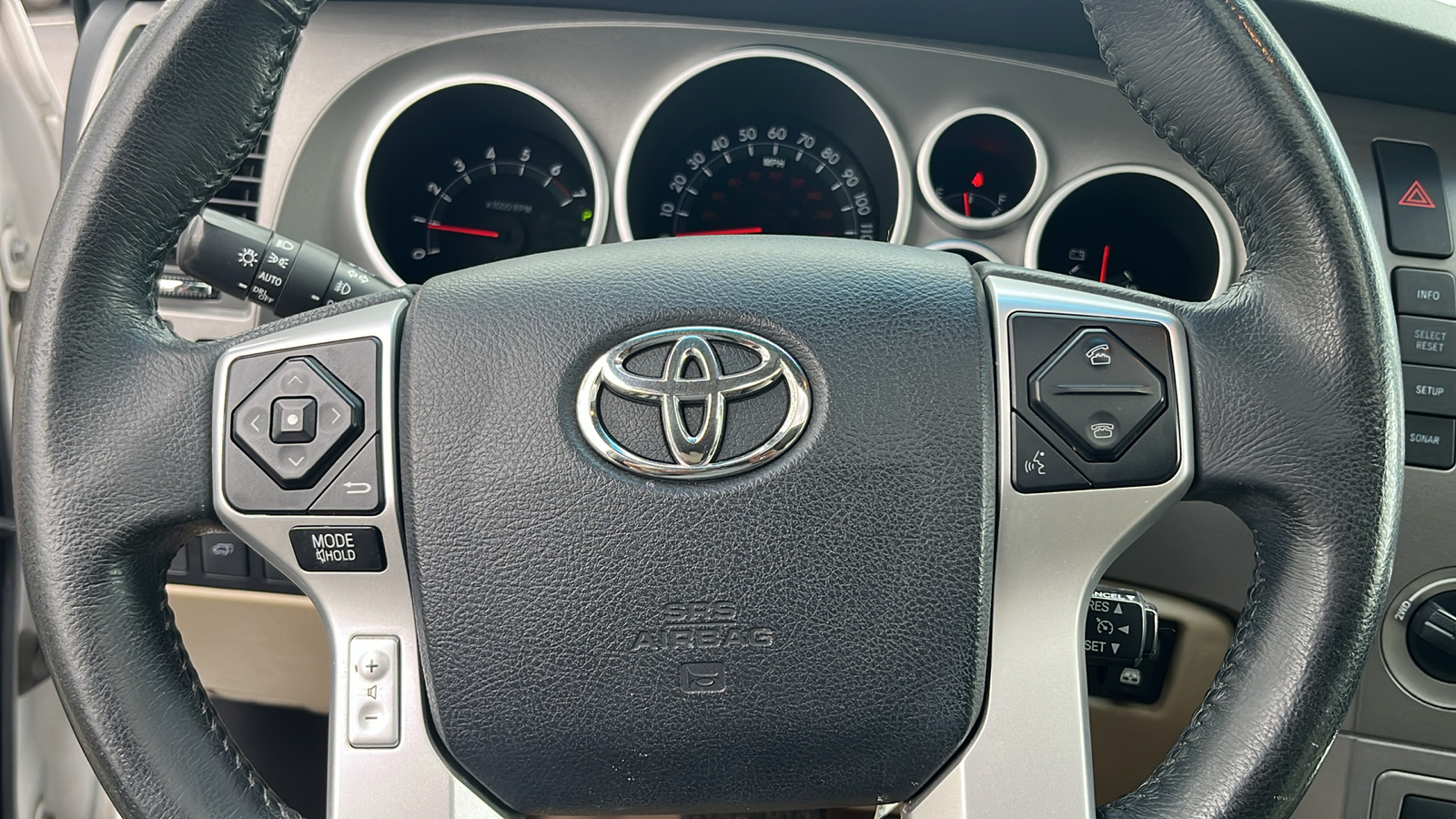 2015 Toyota Sequoia Limited 31