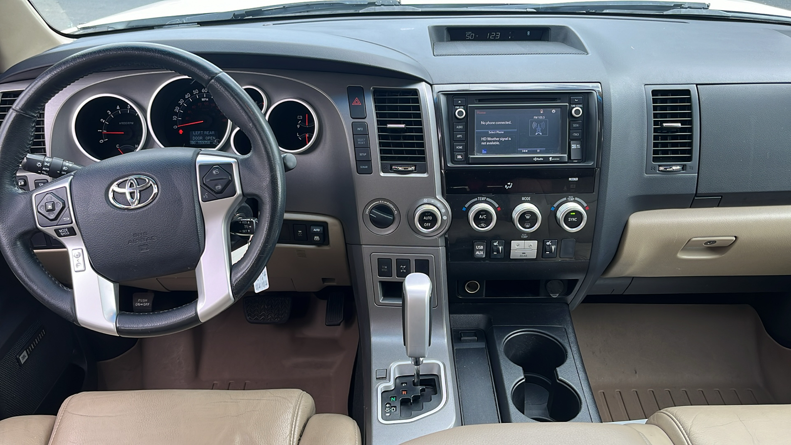 2015 Toyota Sequoia Limited 35