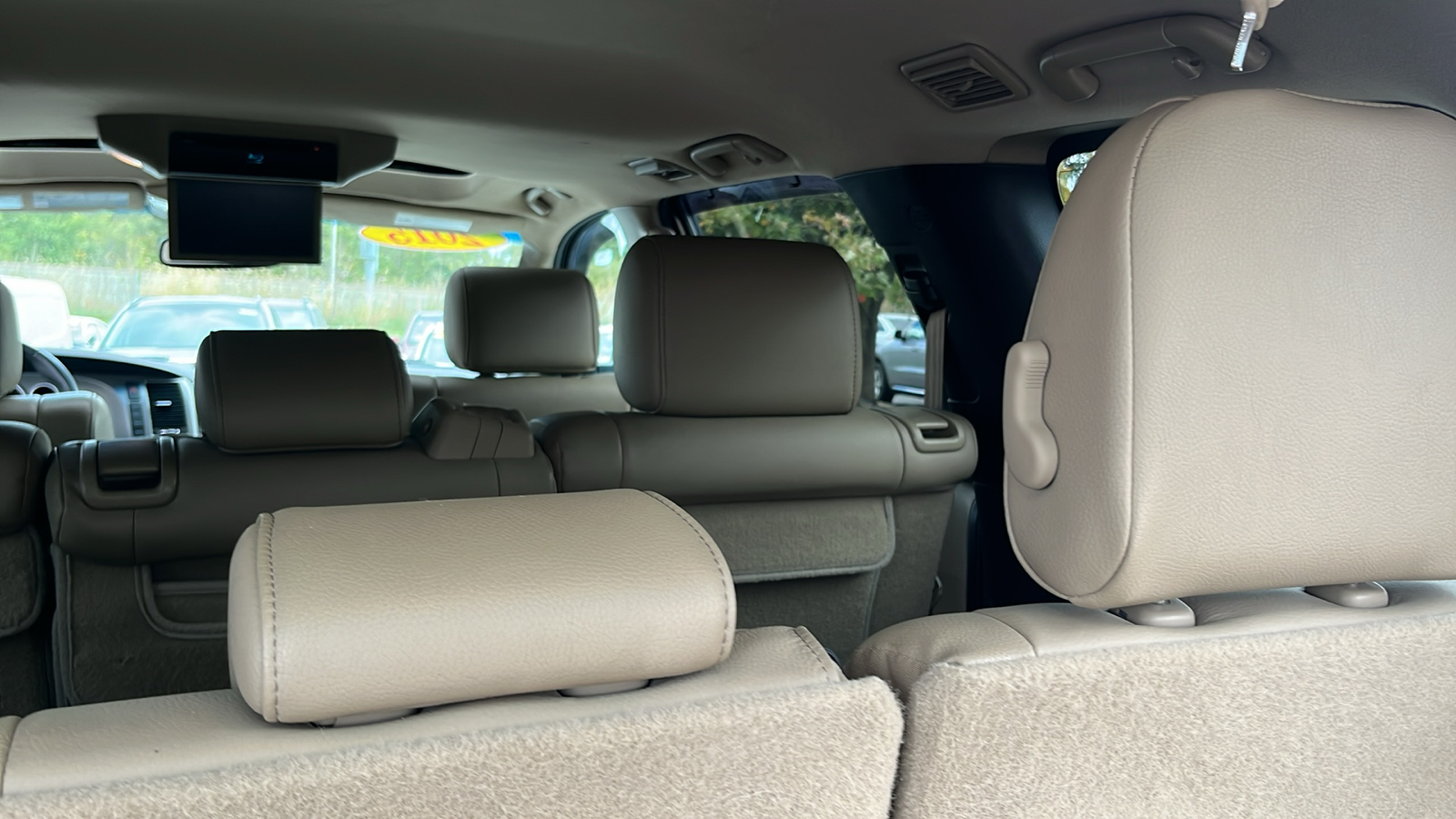 2015 Toyota Sequoia Limited 40