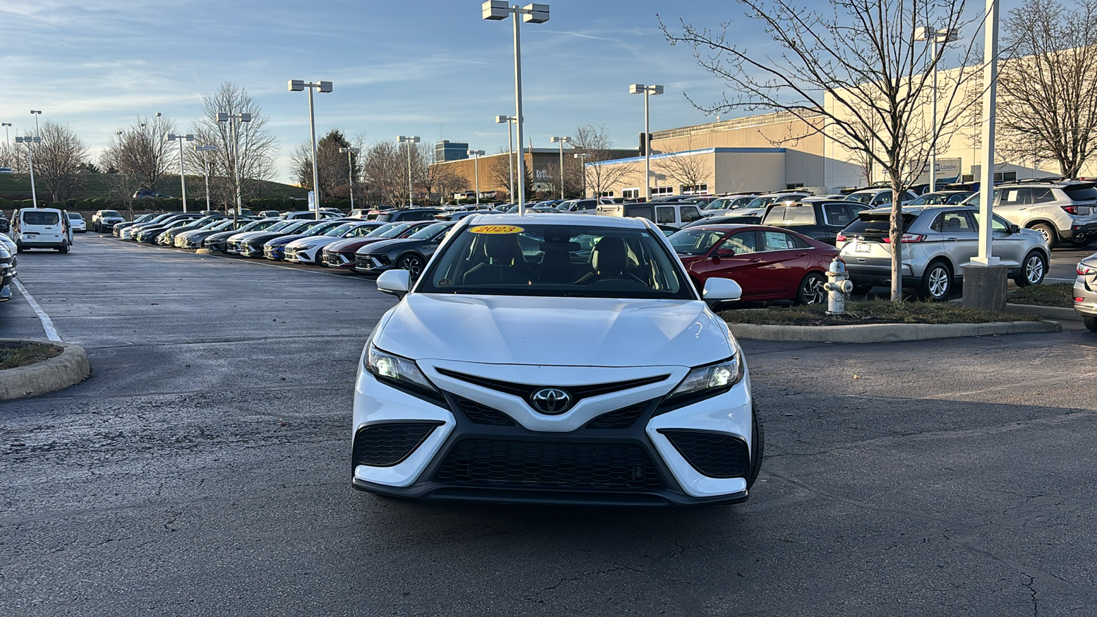 2023 Toyota Camry SE 2