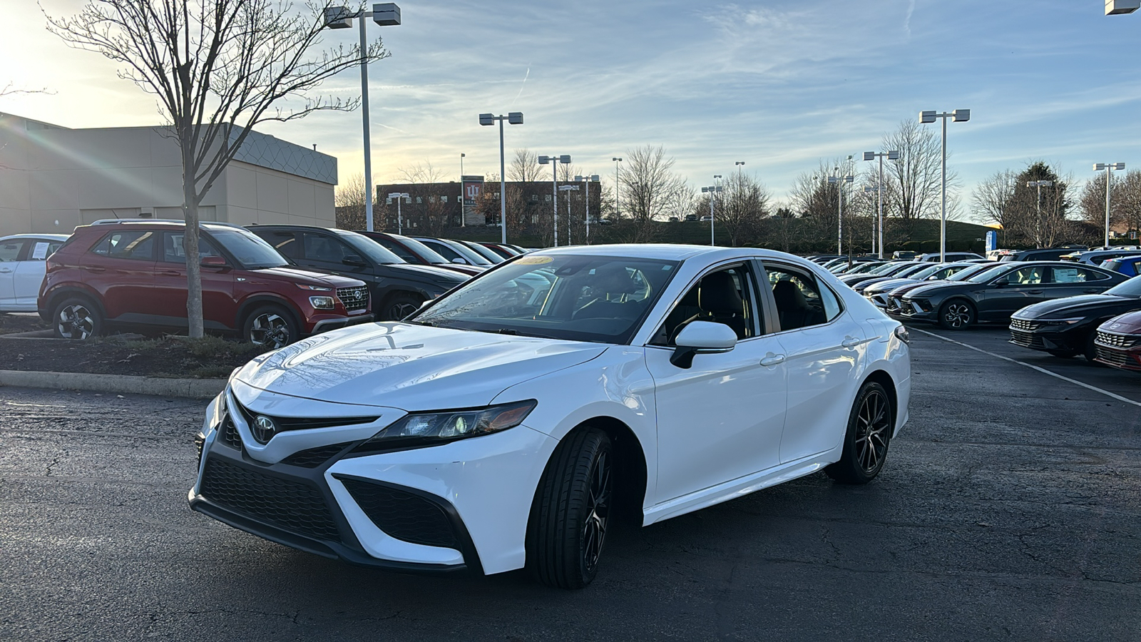 2023 Toyota Camry SE 3