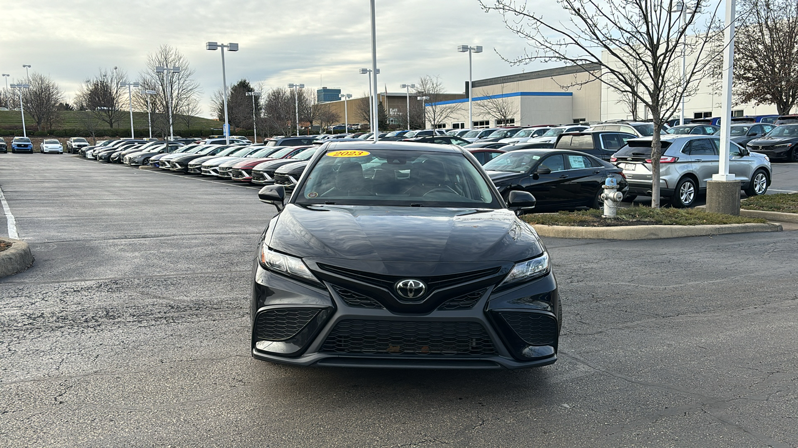 2023 Toyota Camry SE 2