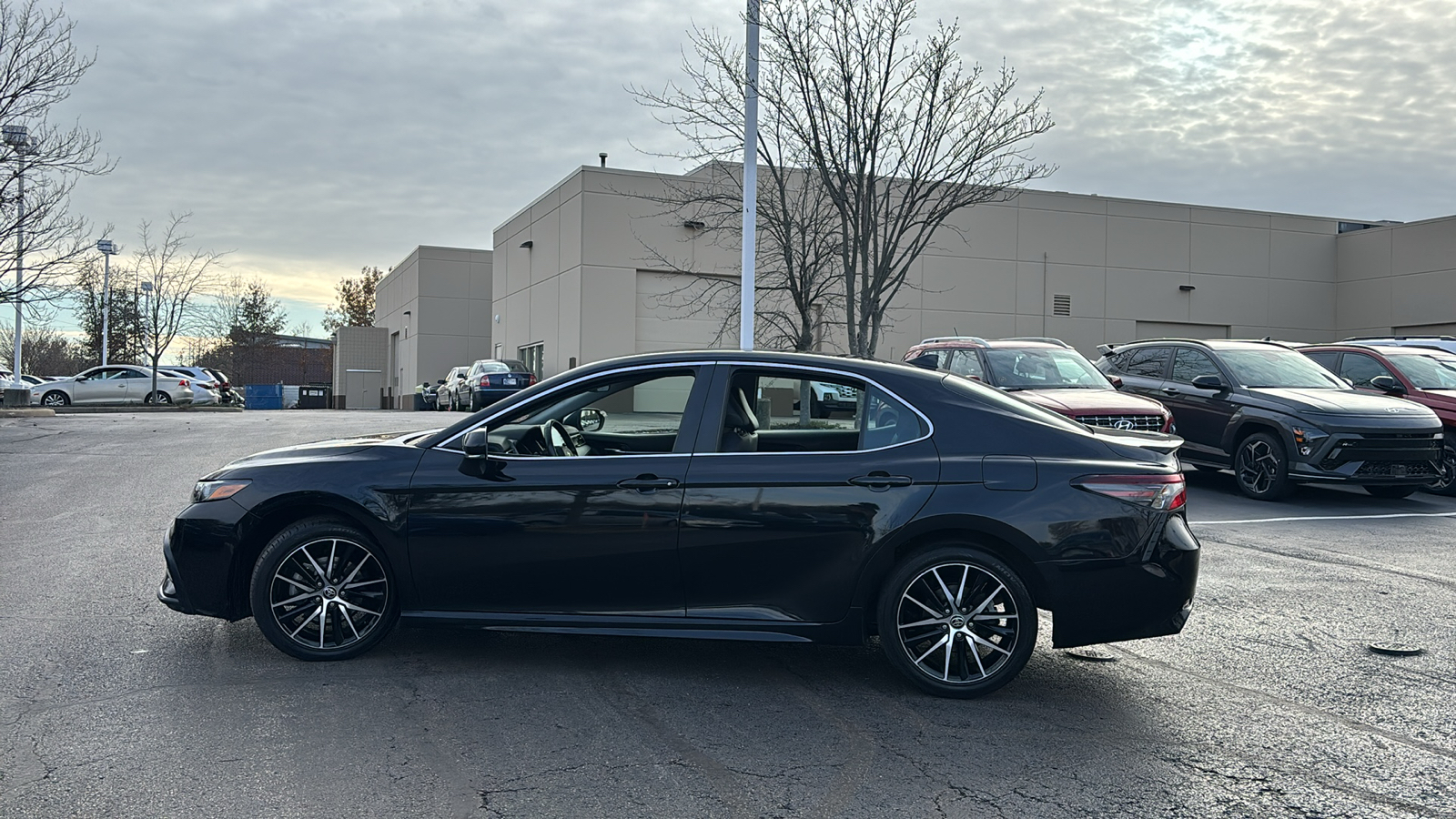 2023 Toyota Camry SE 4