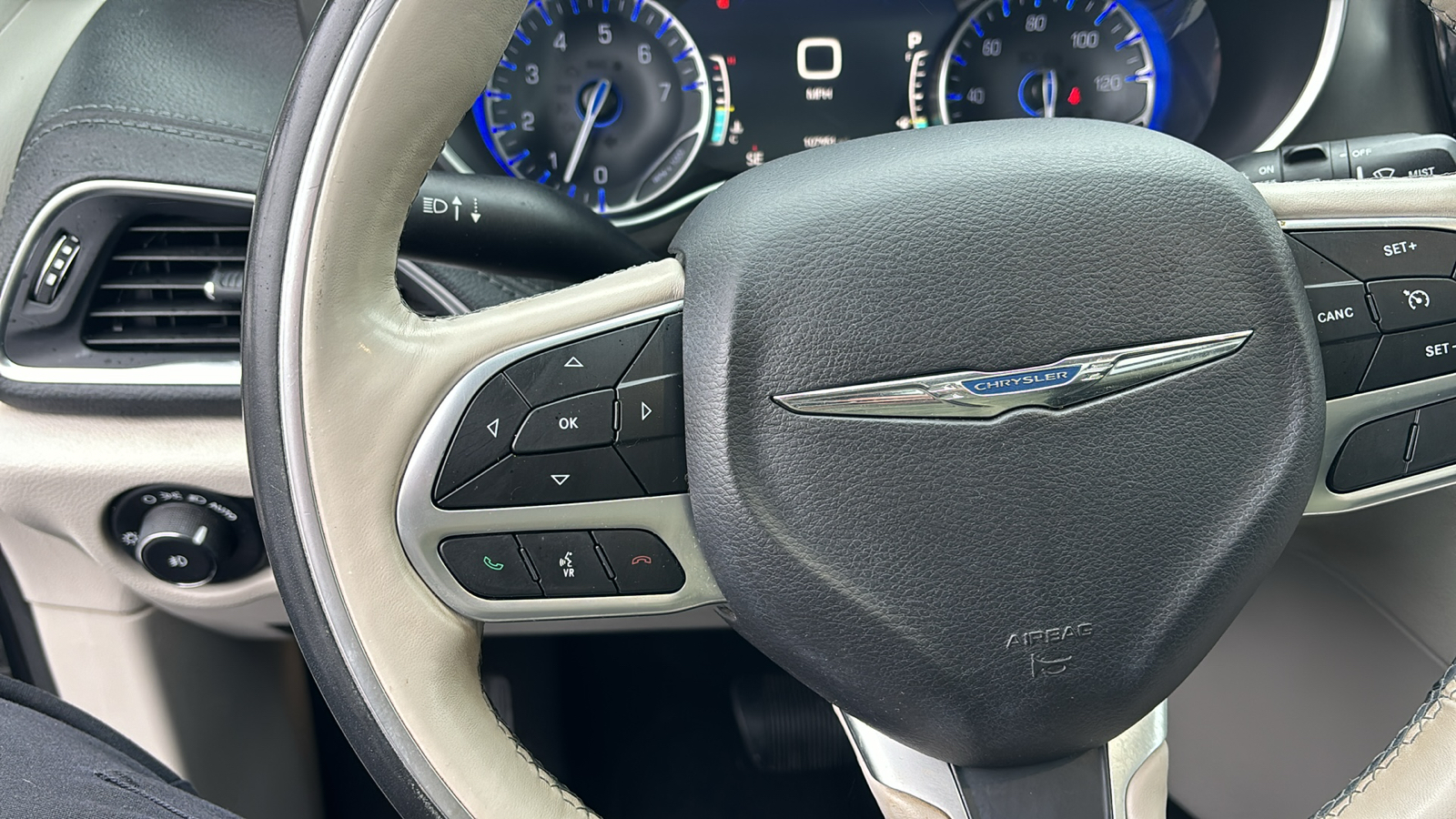 2019 Chrysler Pacifica Limited 18