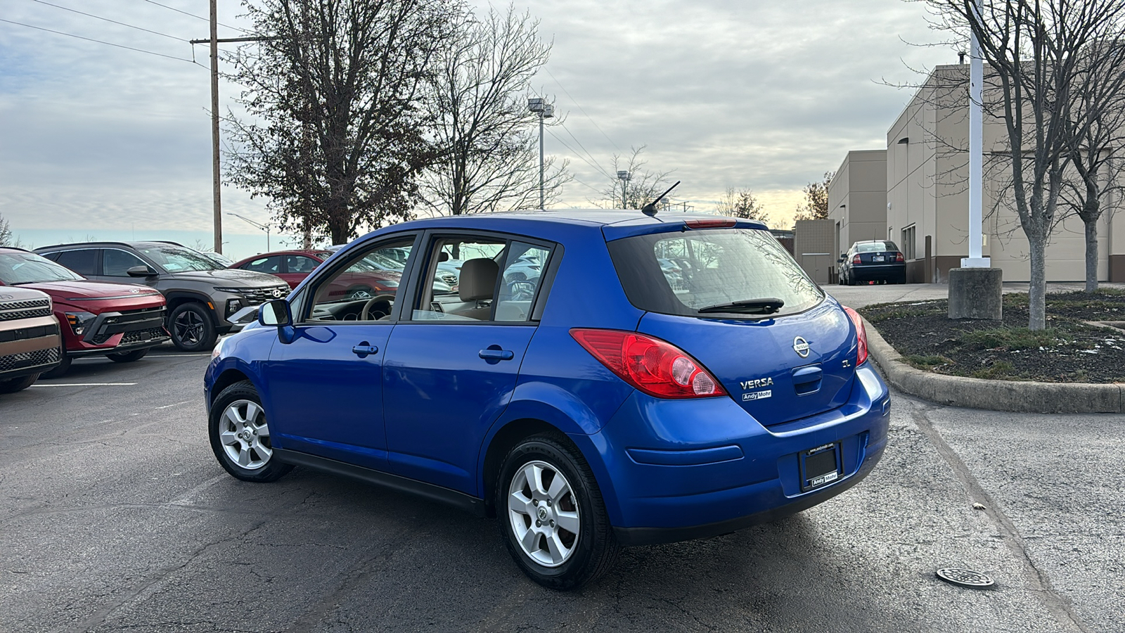 2009 Nissan Versa 1.8 SL 5