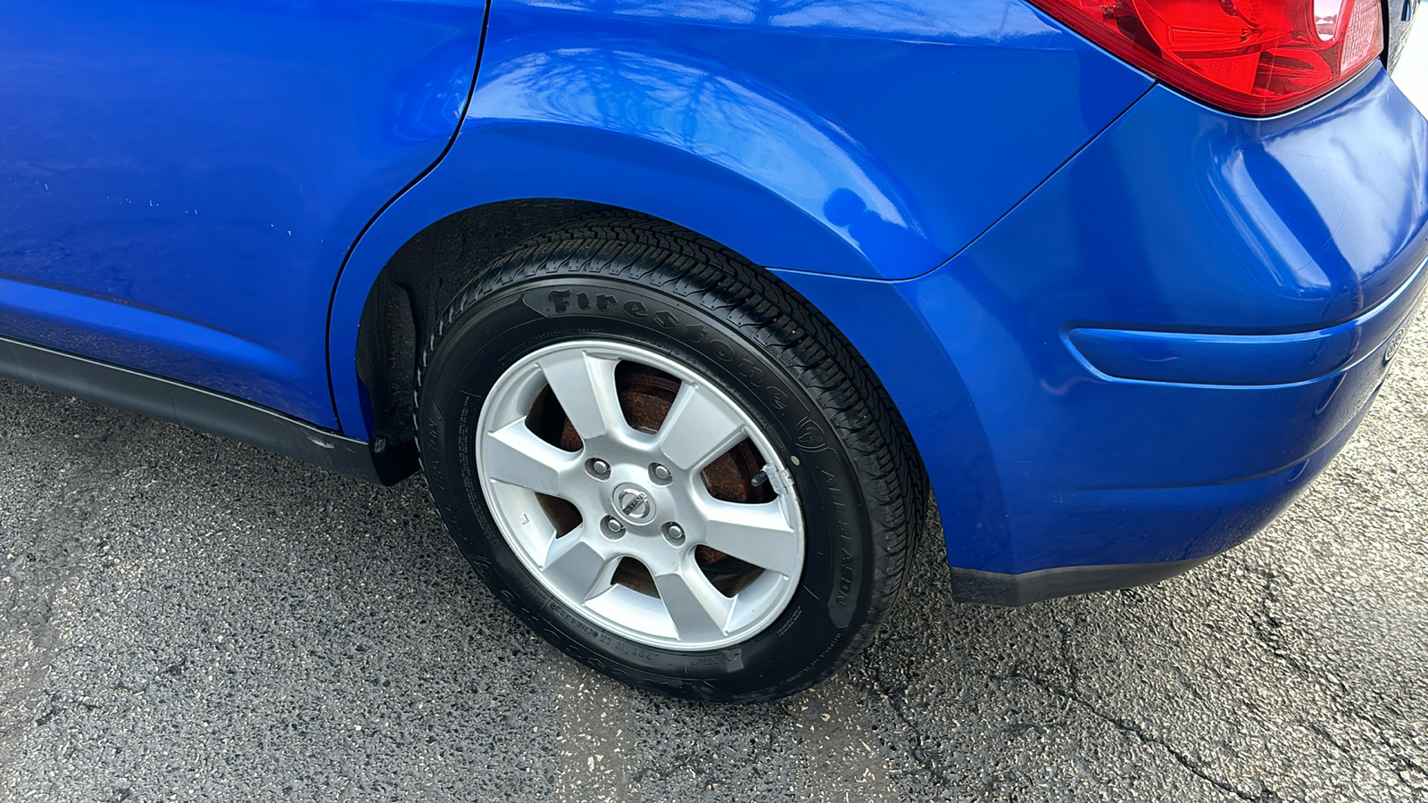 2009 Nissan Versa 1.8 SL 9