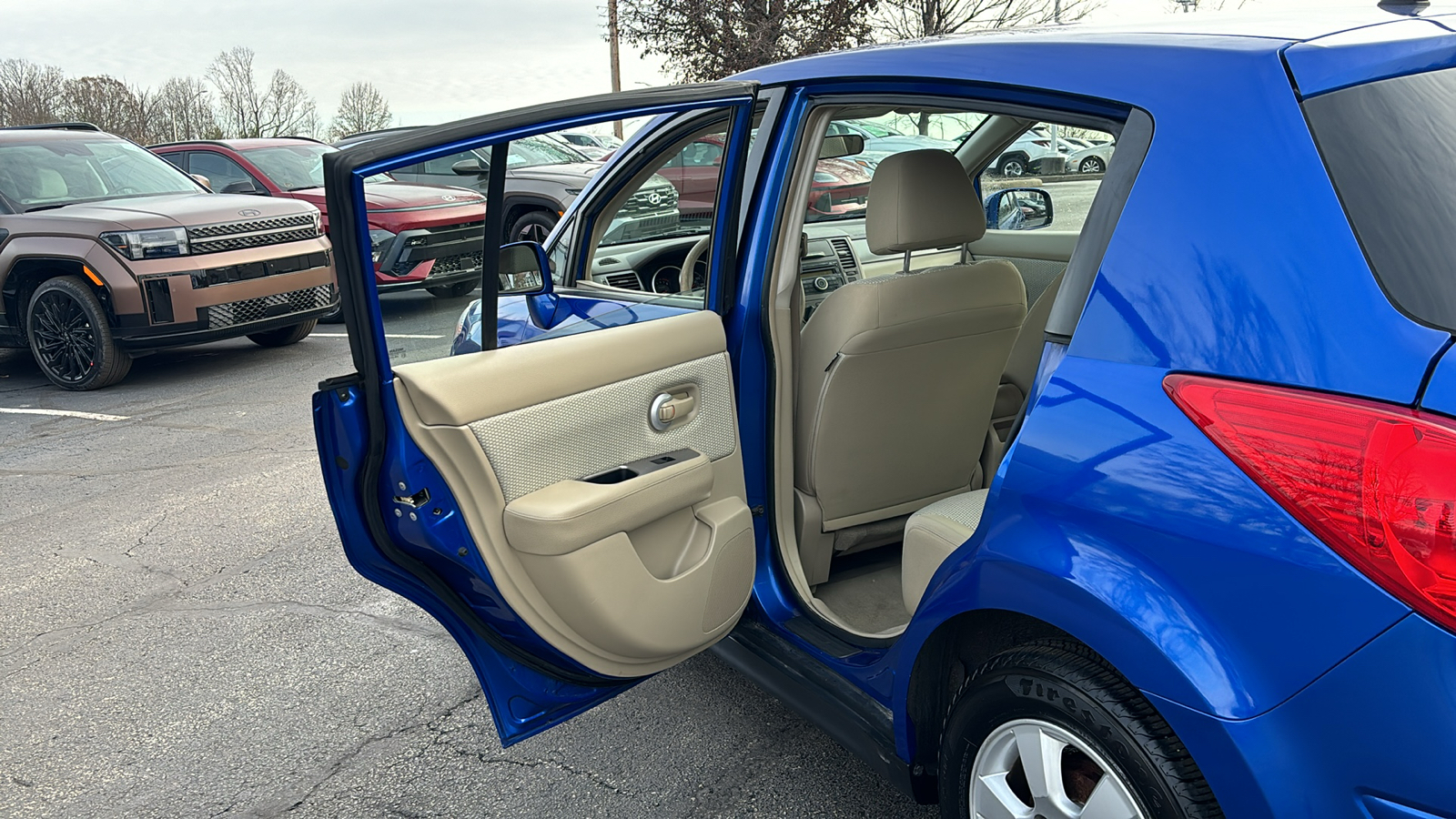 2009 Nissan Versa 1.8 SL 26