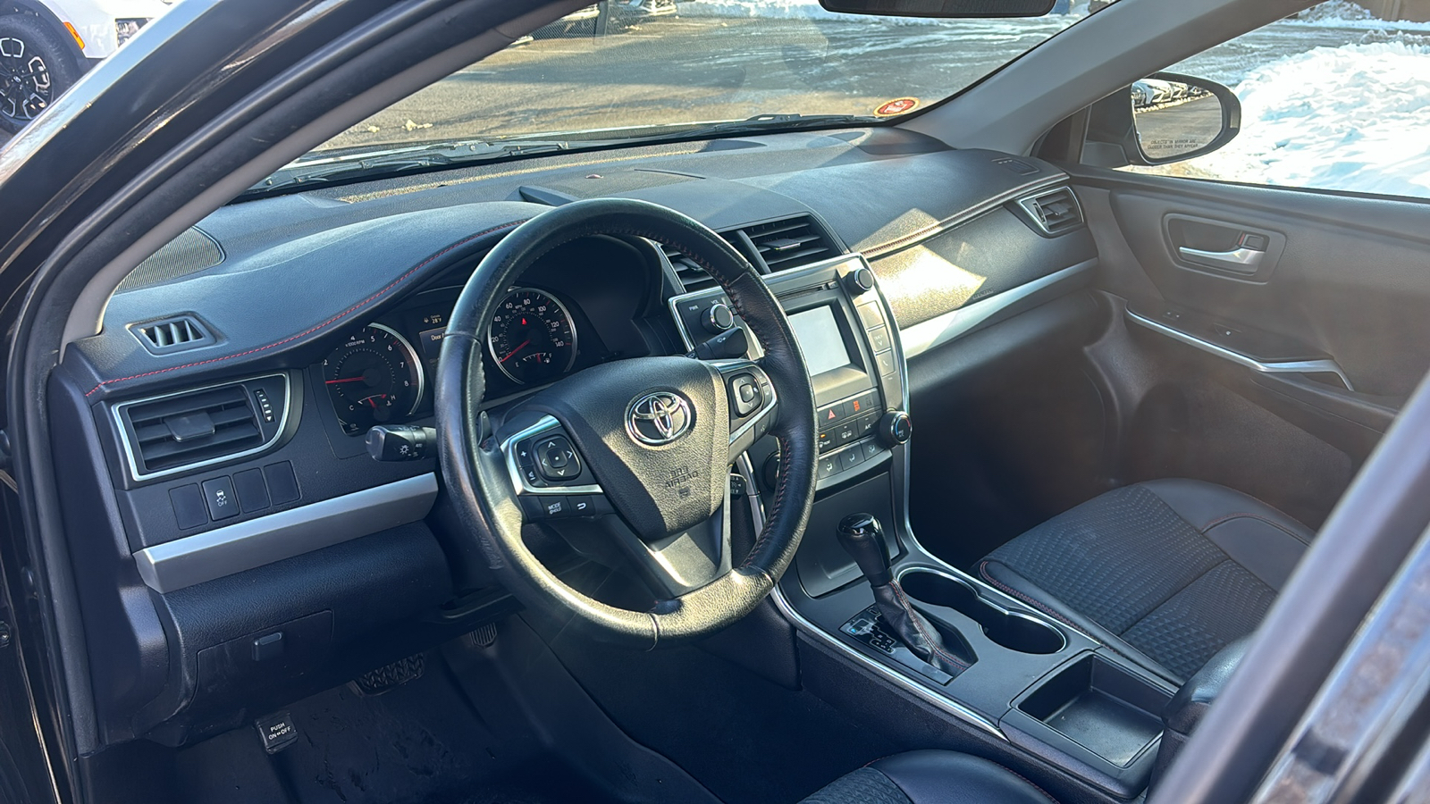 2015 Toyota Camry SE 23