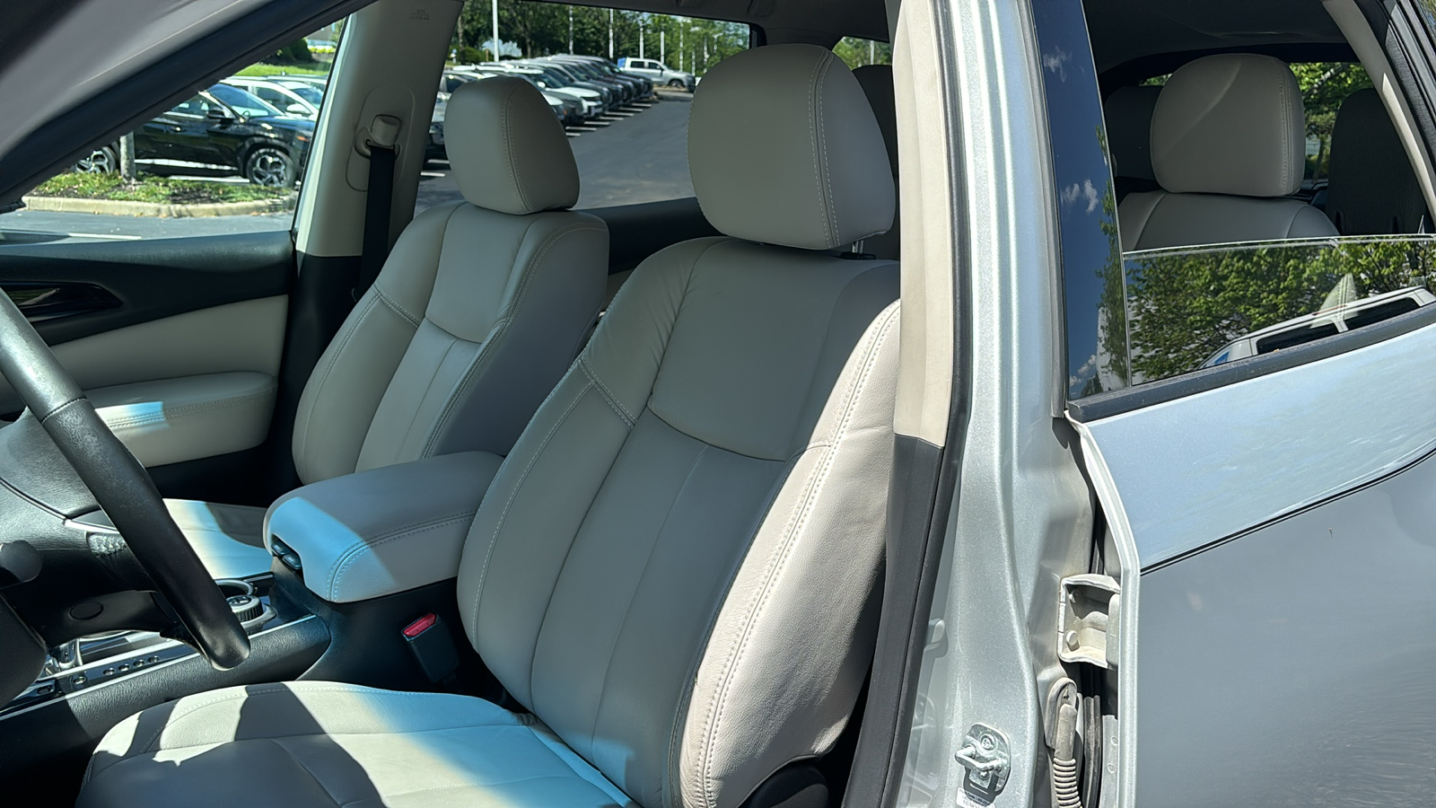 2016 Nissan Pathfinder SL 10