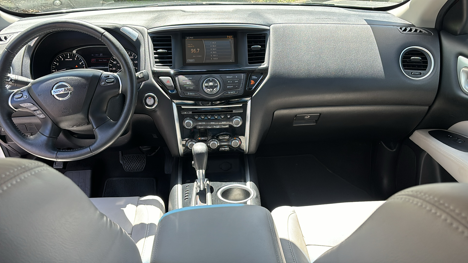 2016 Nissan Pathfinder SL 14
