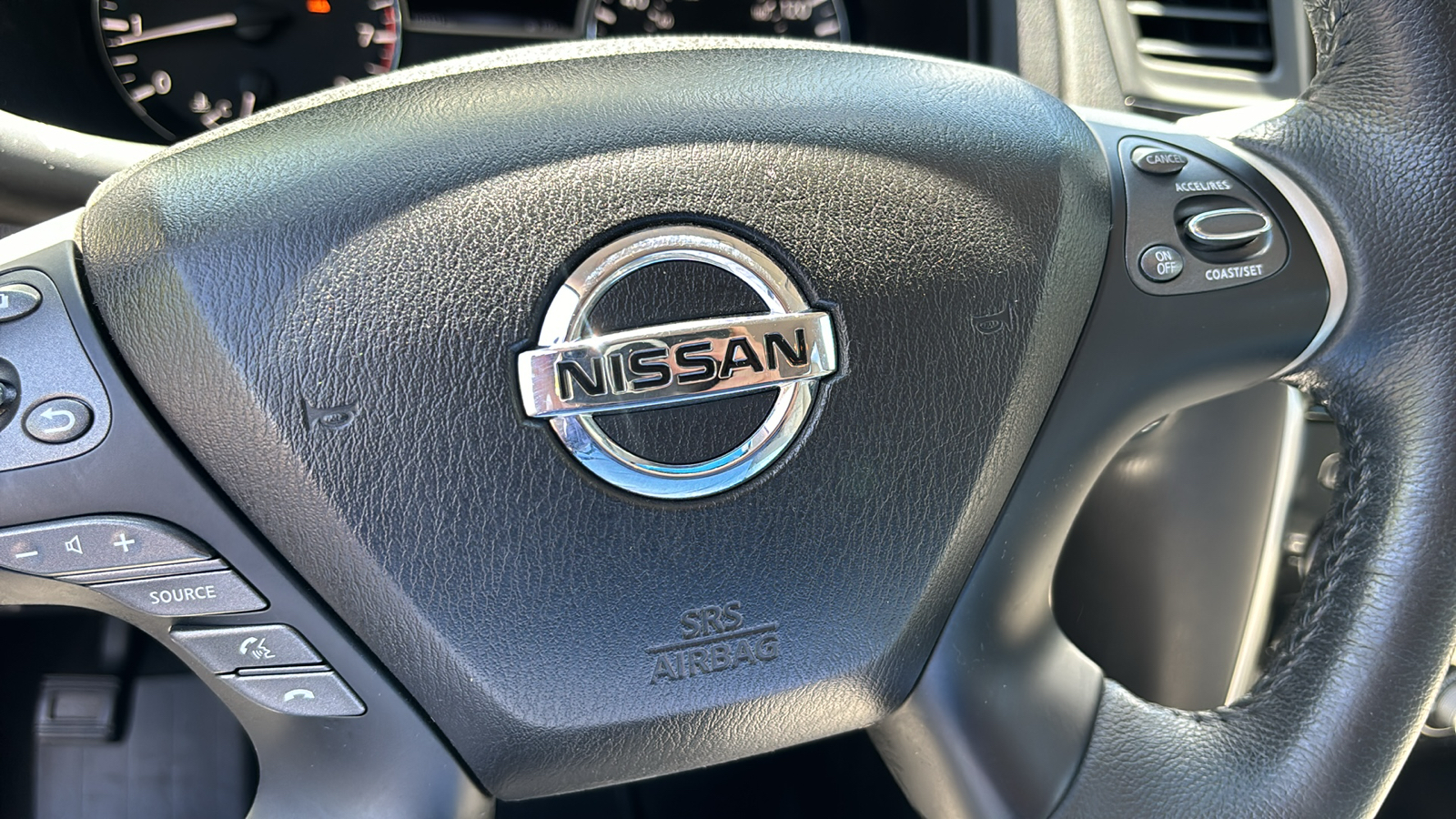 2016 Nissan Pathfinder SL 21