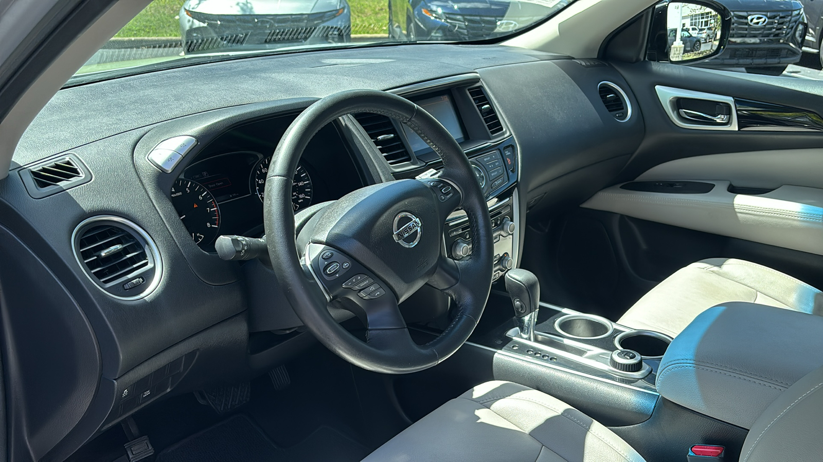 2016 Nissan Pathfinder SL 31