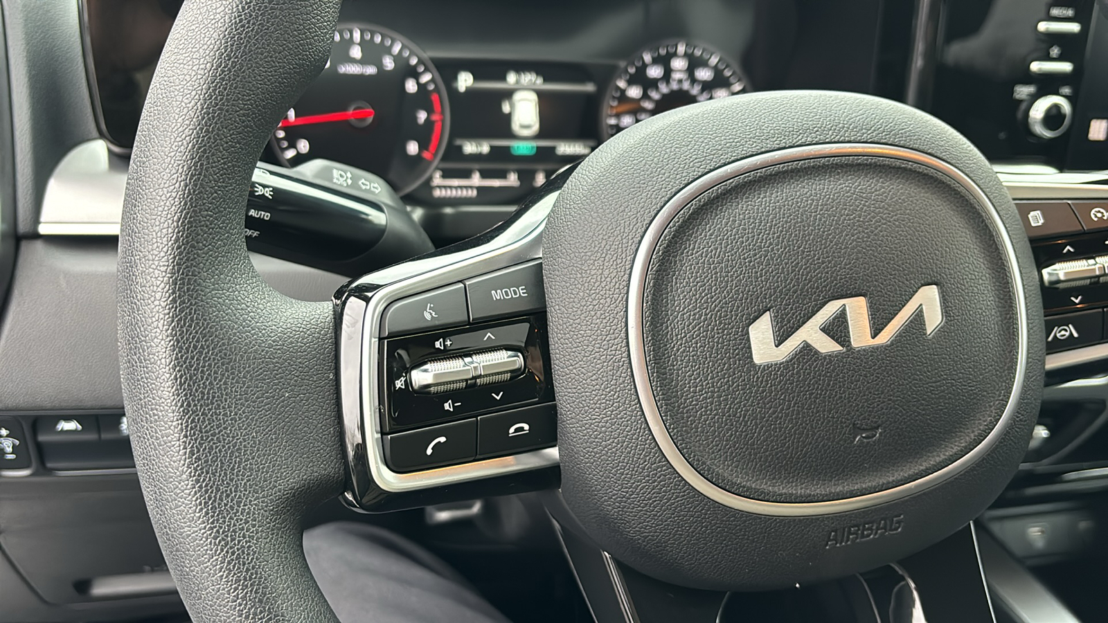 2023 Kia Sorento LX 18