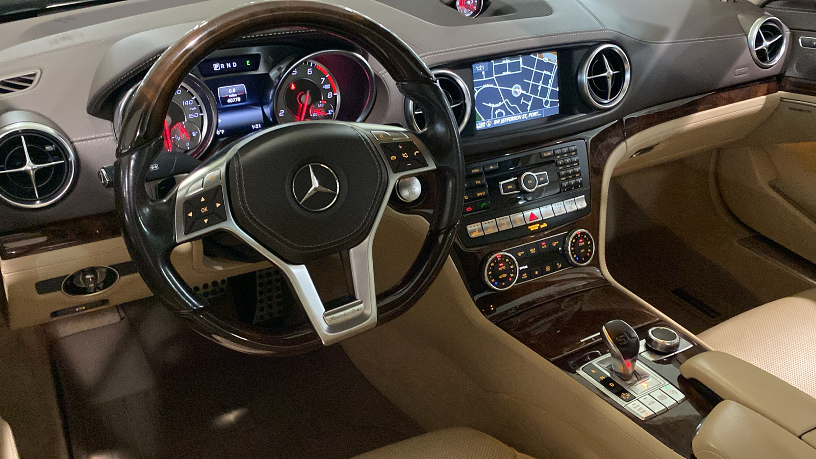 2015 Mercedes-Benz SL-Class SL 550 23