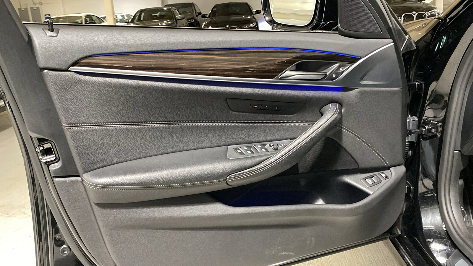 2018 BMW 5 Series 530e xDrive iPerformance 11