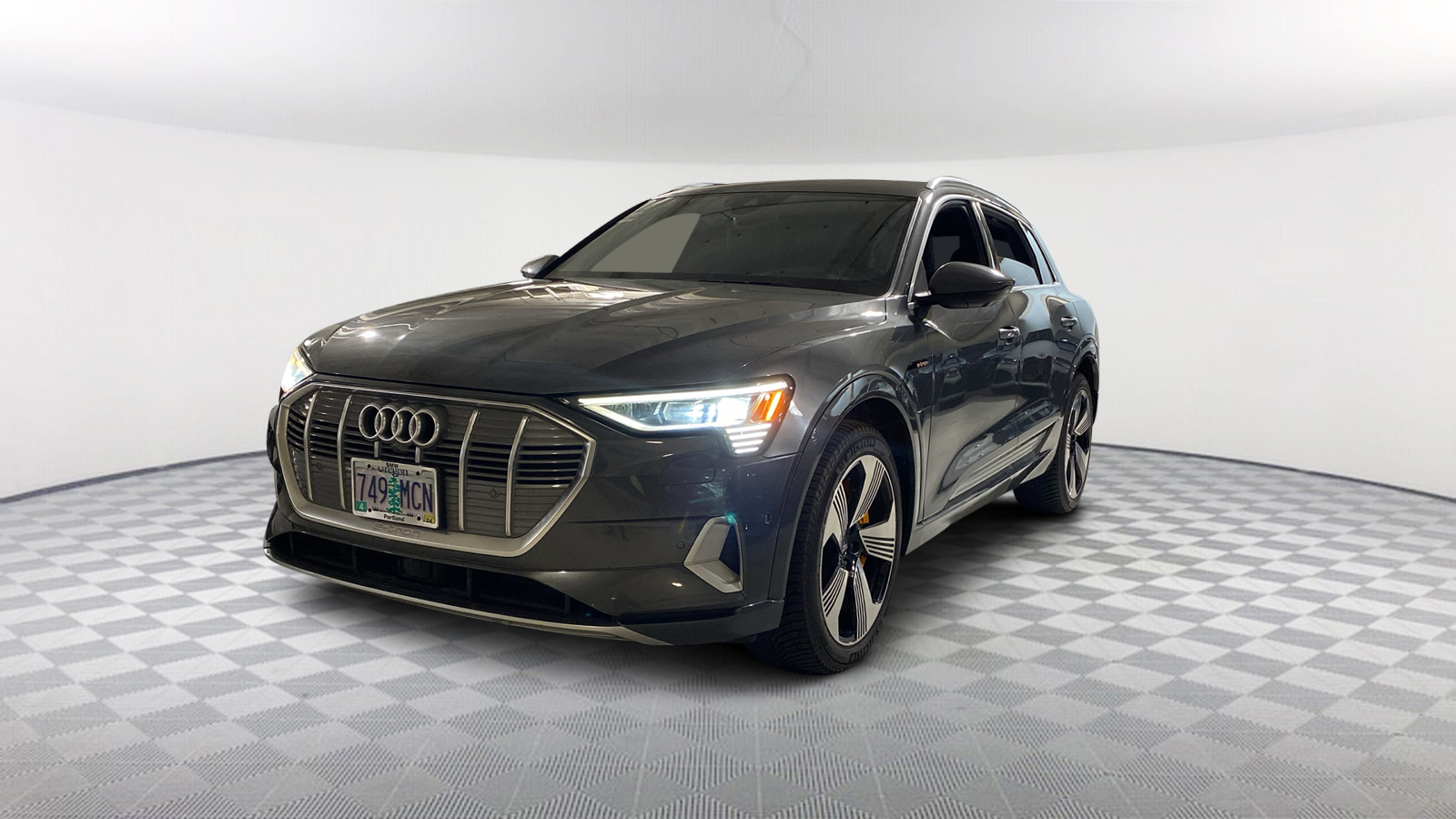 2019 Audi e-tron Prestige 1