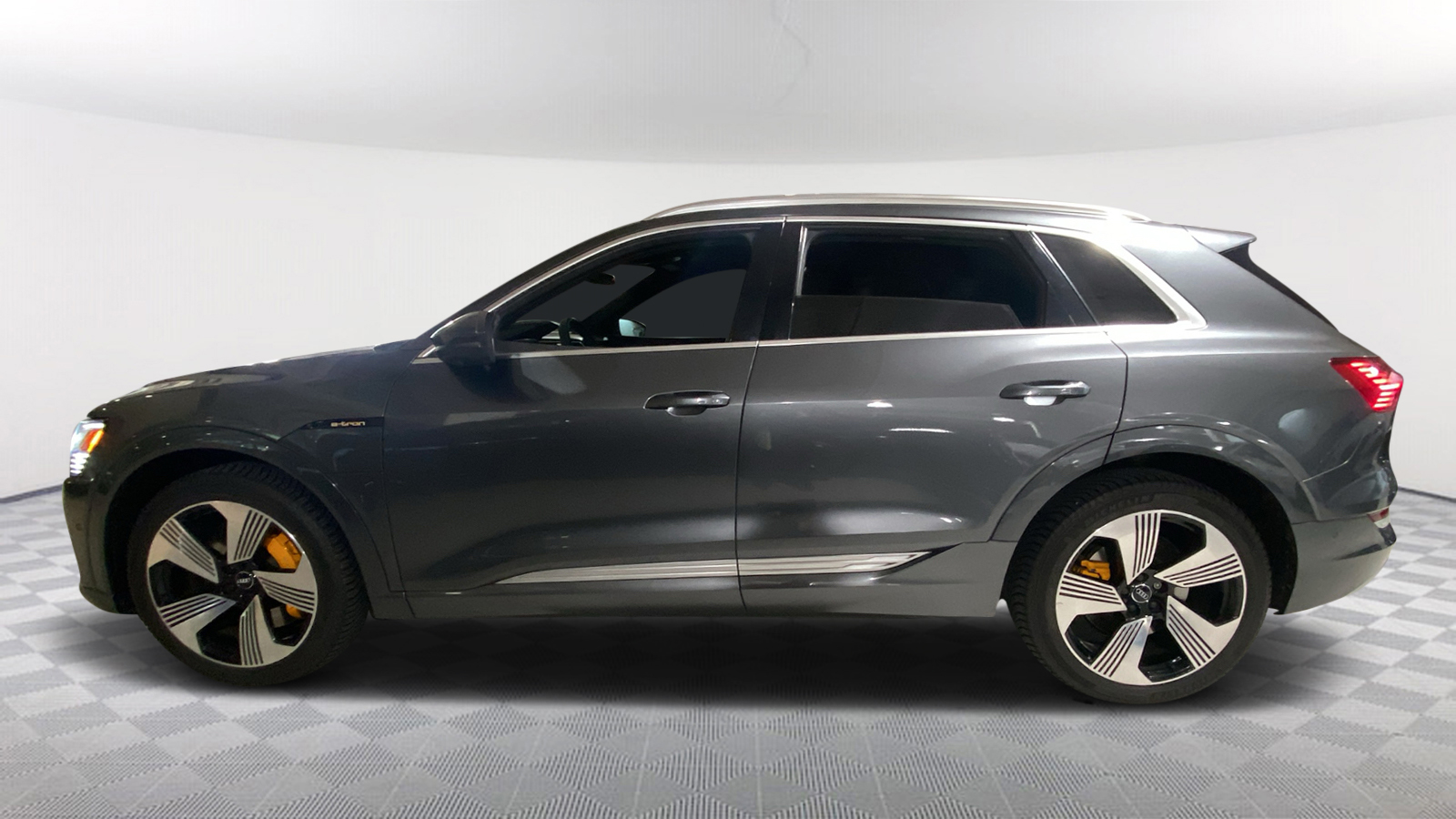 2019 Audi e-tron Prestige 3