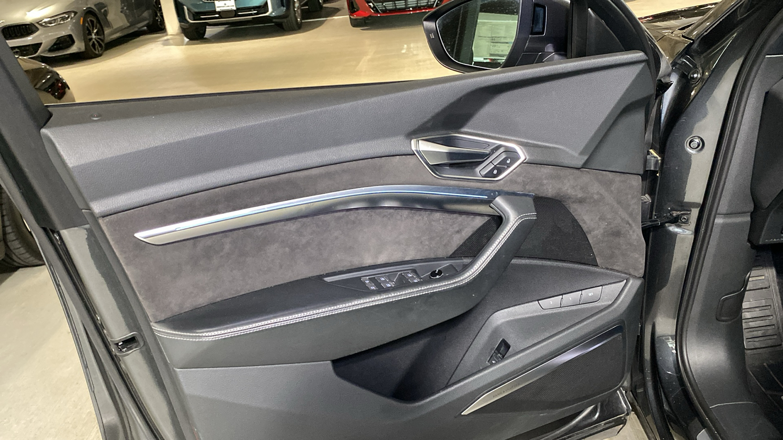 2019 Audi e-tron Prestige 11