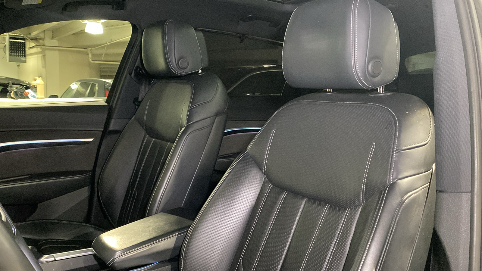 2019 Audi e-tron Prestige 24