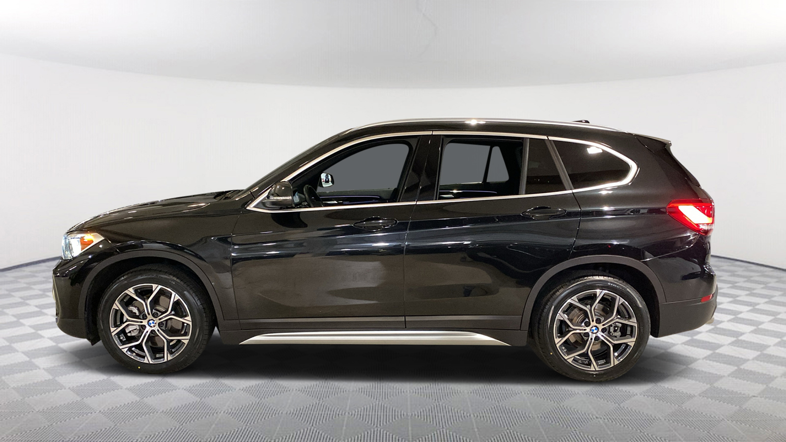 2021 BMW X1 xDrive28i 3