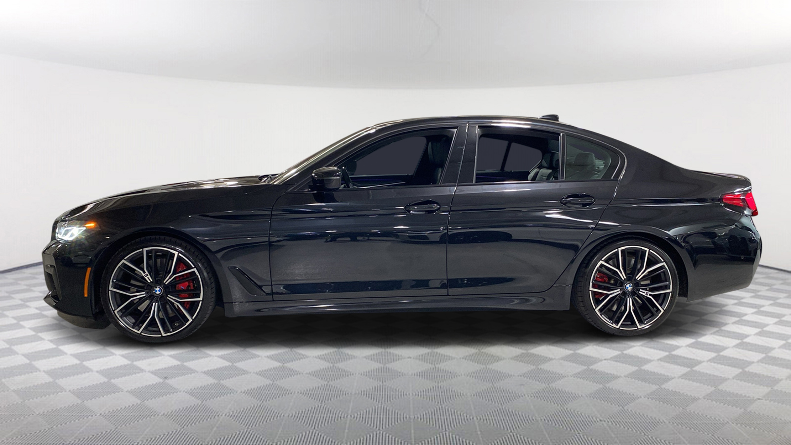 2023 BMW 5 Series M550i xDrive 3