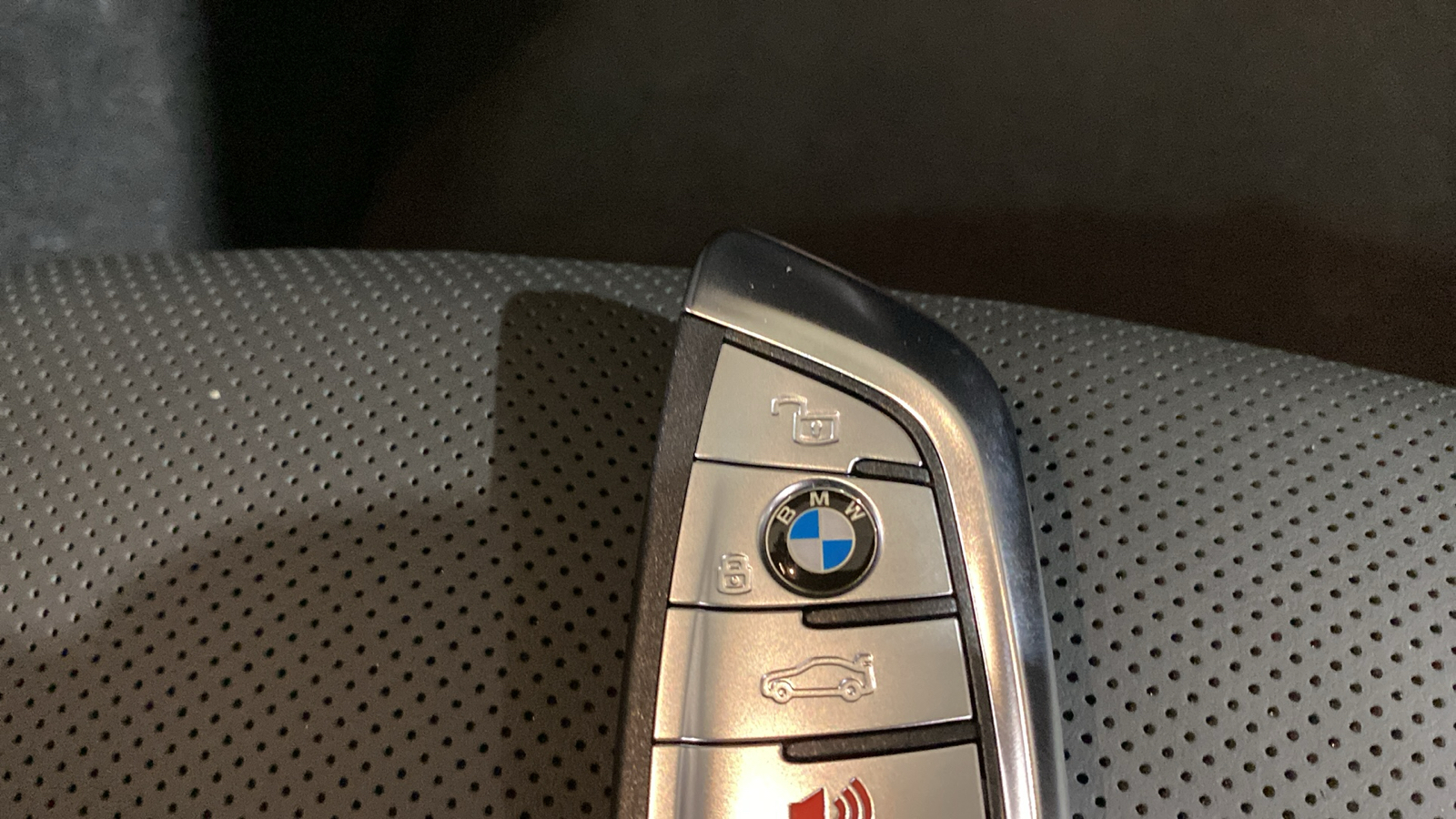 2024 BMW 8 Series 840i 33