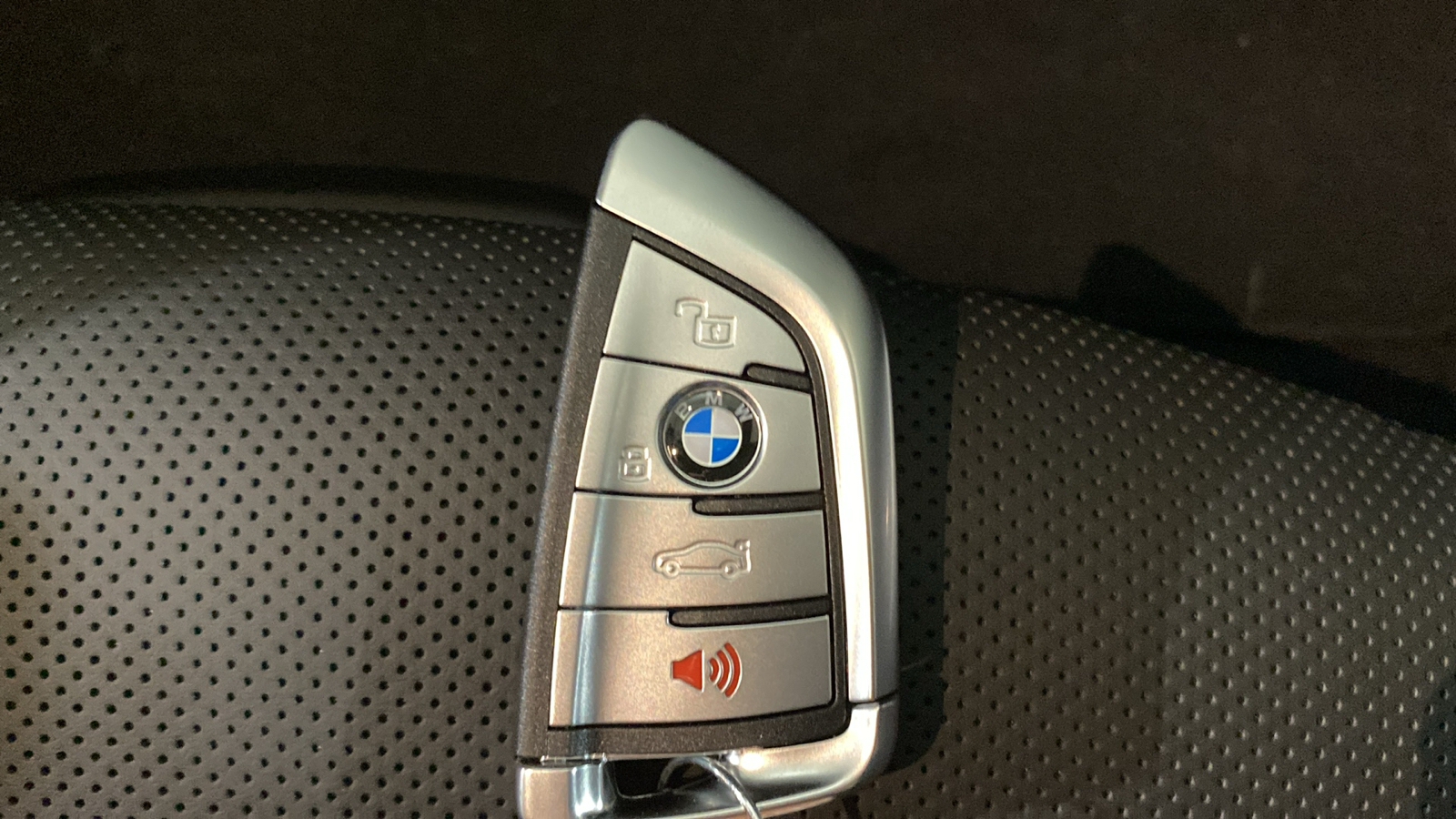 2024 BMW 8 Series M850i xDrive 33