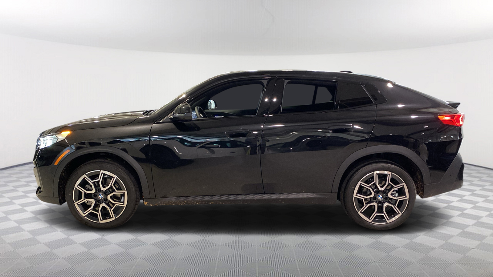 2025 BMW X2 xDrive28i 3