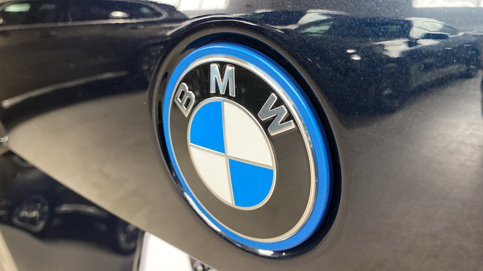 2025 BMW X5 xDrive50e 8