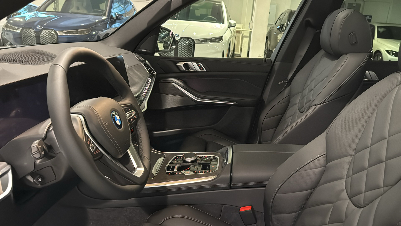 2025 BMW X5 xDrive50e 27